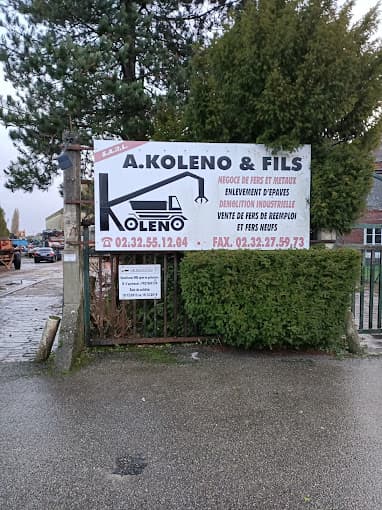 Vue extérieure du centre VHU agréé S.A.R.L Koleno et fils à SAUSSAY-LA-CAMPAGNE (Eure)