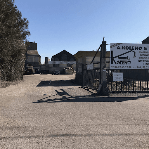 Parc de véhicules hors d'usage chez S.A.R.L Koleno et fils, centre agréé à SAUSSAY-LA-CAMPAGNE