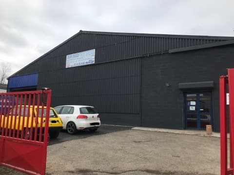 Parc de véhicules hors d'usage chez Doualle Pascal, centre agréé à SYLVAINS-LES-MOULINS