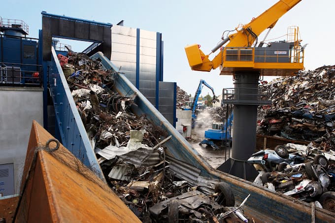 Vue extérieure du centre VHU agréé Menut Recyclage Tours (Achat métaux, démolition VHU, enlèvement ferraille) à SAINT-PIERRE-DES-CORPS (Eure-et-Loir)