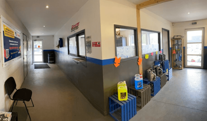 Vue extérieure du centre VHU agréé MG Auto Casse à GARLAN (Finistère)