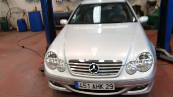 Vue extérieure du centre VHU agréé Jestin Autos à PLABENNEC (Finistère)