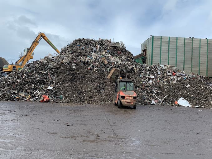 Vue extérieure du centre VHU agréé GUYOT environnement Siège à BREST (Finistère)