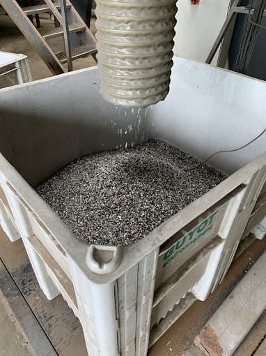 Parc de véhicules hors d'usage chez GUYOT environnement Siège, centre agréé à BREST