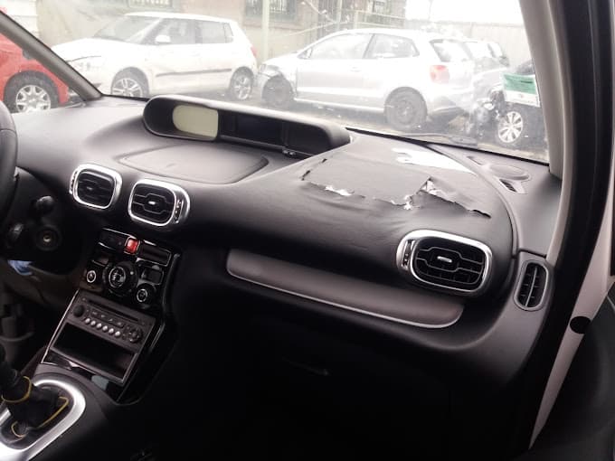 Parc de véhicules hors d'usage chez Sedem 30, centre agréé à MANDUEL