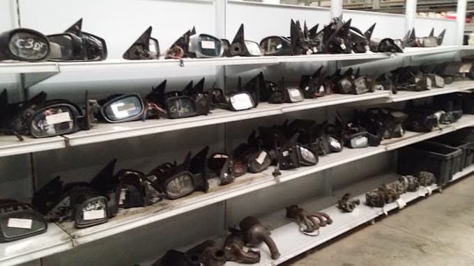 Parc de véhicules hors d'usage chez Aubord Auto Pièces, centre agréé à AUBORD