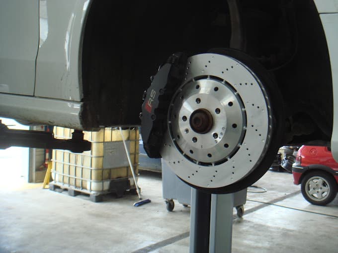 Parc de véhicules hors d'usage chez Jacky Recuperation Auto, centre agréé à MURET