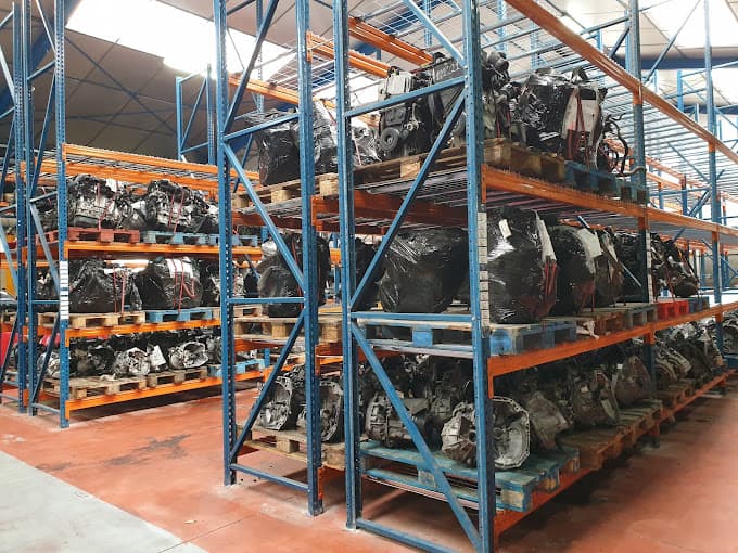 Parc de véhicules hors d'usage chez Sud Ouest Autos, centre agréé à AUCAMVILLE