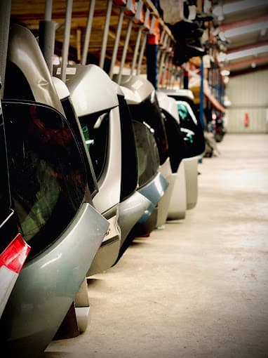 Vue extérieure du centre VHU agréé BTVA (Groupe Dubourg Automobiles) à PETIT-PALAIS-ET-CORNEMPS (Gironde)