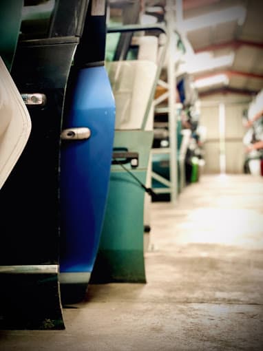 Parc de véhicules hors d'usage chez BTVA (Groupe Dubourg Automobiles), centre agréé à PETIT-PALAIS-ET-CORNEMPS