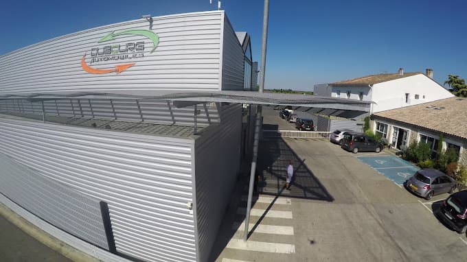 Parc de véhicules hors d'usage chez Dubourg Automobiles, centre agréé à RAUZAN