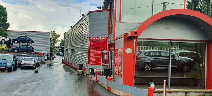 Vue extérieure du centre VHU agréé Diatan 2000 à EYSINES (Gironde)