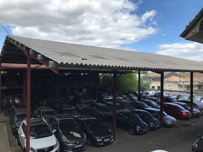 Parc de véhicules hors d'usage chez Sud Ouest Automobiles 33, centre agréé à LE BOUSCAT