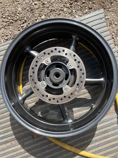 Vue extérieure du centre VHU agréé Aquitaine Moto Casse à BORDEAUX (Gironde)