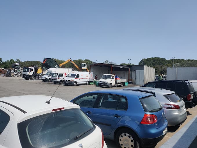 Vue extérieure du centre VHU agréé PURFER - Derichebourg Environnement à LAVERUNE (Hérault)
