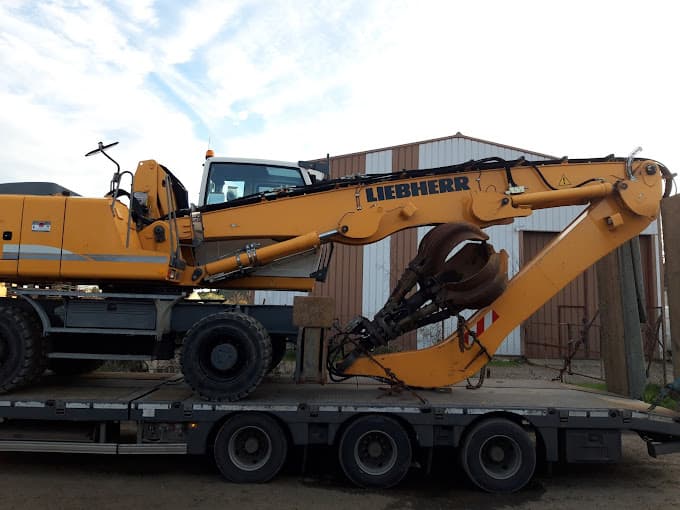 Parc de véhicules hors d'usage chez Pantachoc, centre agréé à ASPIRAN