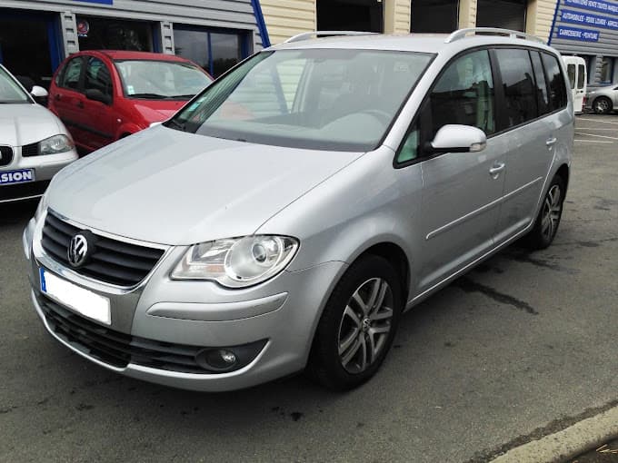 Parc de véhicules hors d'usage chez GARAGE BOURDAIS SARL, centre agréé à BAGUER-MORVAN