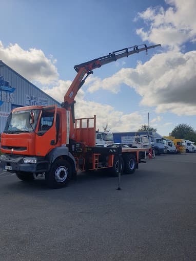 Parc de véhicules hors d'usage chez Le Bris Occasions Poids Lourds, centre agréé à SERVON-SUR-VILAINE