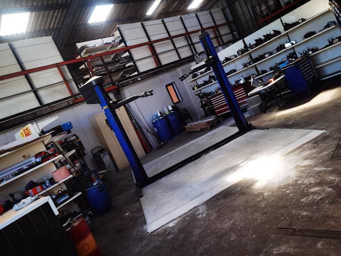 Vue extérieure du centre VHU agréé Lemeslif Électro Diesel à VILLE INCONNUE (Ille-et-Vilaine)