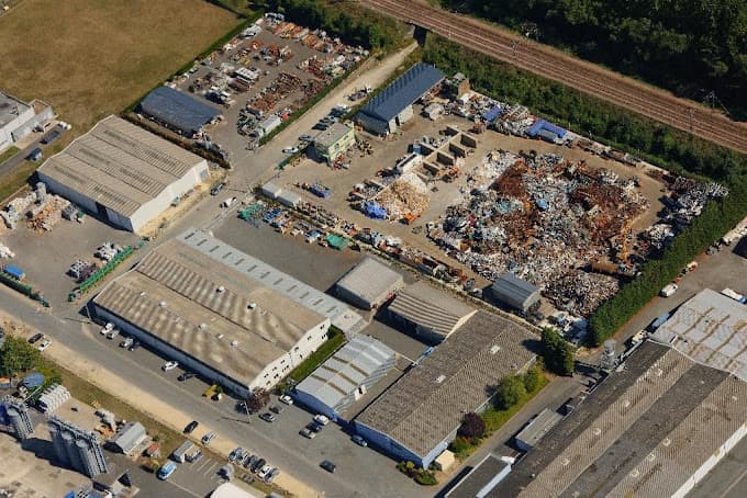 Parc de véhicules hors d'usage chez Vincent SARL, centre agréé à LANGEAIS
