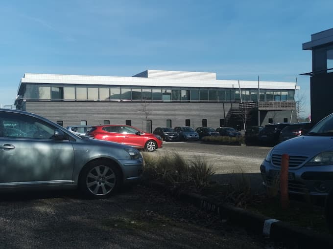 Vue extérieure du centre VHU agréé INDRA SAS à VAULX-MILIEU (Isère)