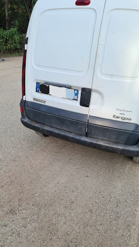 Parc de véhicules hors d'usage chez Méca Pro, centre agréé à ECHIROLLES