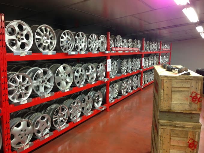 Vue extérieure du centre VHU agréé CARECO Lyon à SAINT-PRIEST (Isère)