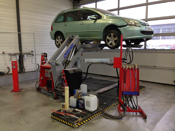 Parc de véhicules hors d'usage chez CARECO Lyon, centre agréé à SAINT-PRIEST