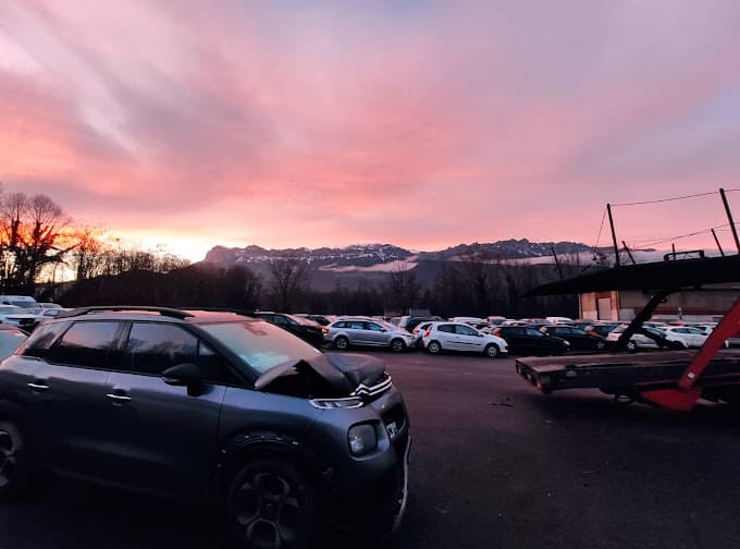 Vue extérieure du centre VHU agréé SARL Multiservices à GONCELIN (Isère)