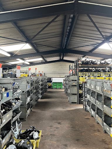 Parc de véhicules hors d'usage chez SARL Multiservices, centre agréé à GONCELIN