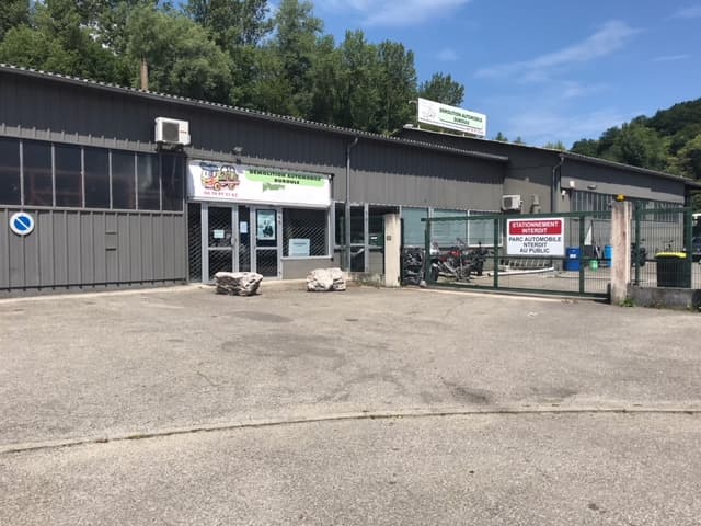 Vue extérieure du centre VHU agréé Démolition Automobile Duroule à SAINT-CLAIR-DE-LA-TOUR (Isère)