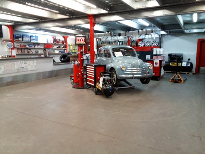 Parc de véhicules hors d'usage chez Autocasse Bouvier Caréco, centre agréé à CESSIEU