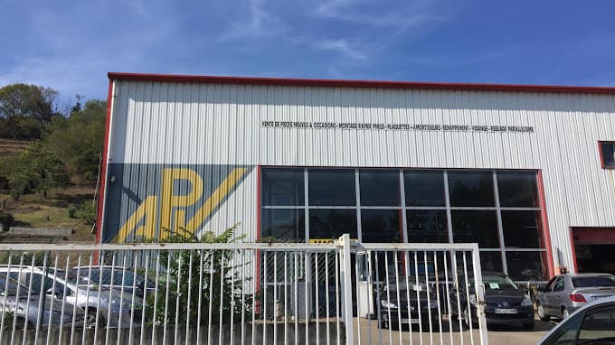 Vue extérieure du centre VHU agréé APV Auto Pièces Voironnaise à SAINT-JEAN-DE-MOIRANS (Isère)