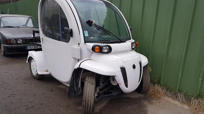 Parc de véhicules hors d'usage chez D.A.D Démolition Automobiles Départementale, centre agréé à VILLARD-BONNOT