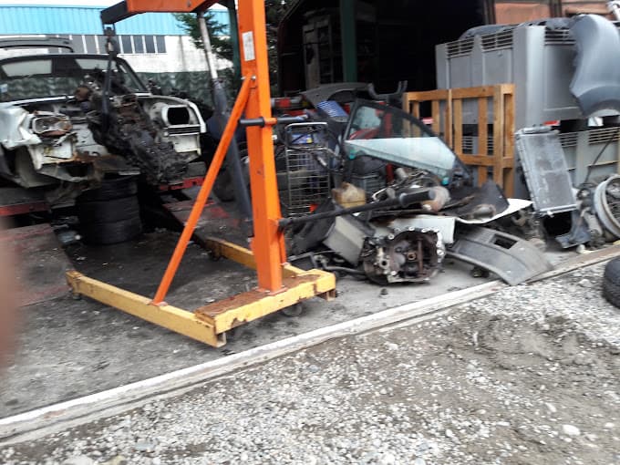 Vue extérieure du centre VHU agréé Sorevac SARL à CHATTE (Isère)