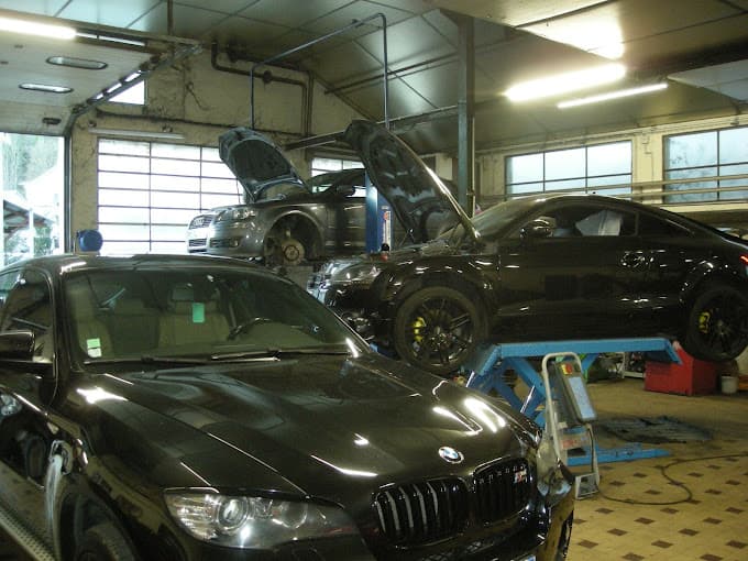 Parc de véhicules hors d'usage chez Auto Verte, centre agréé à PRUNIERES