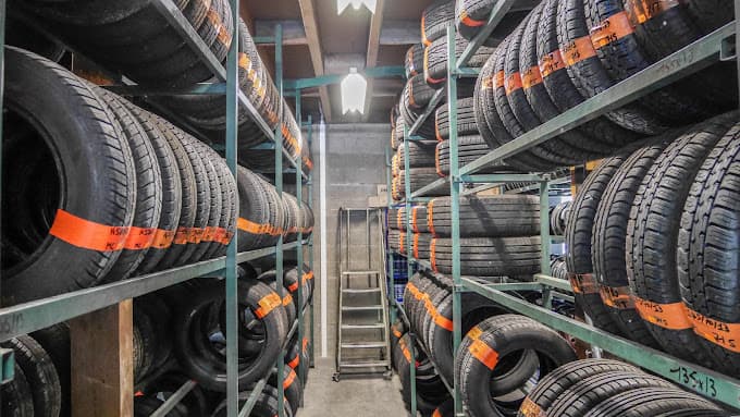 Vue extérieure du centre VHU agréé DECONSTRUCTION AUTOS VILLETON à NIVOLAS-VERMELLE (Isère)