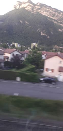 Vue extérieure du centre VHU agréé Bret-drevon Sarl à VOREPPE (Isère)