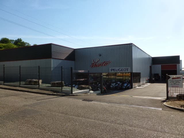 Vue extérieure du centre VHU agréé LP Moto à ROCHETOIRIN (Isère)