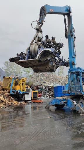 Vue extérieure du centre VHU agréé Bret-drevon Sarl à VOREPPE (Isère)