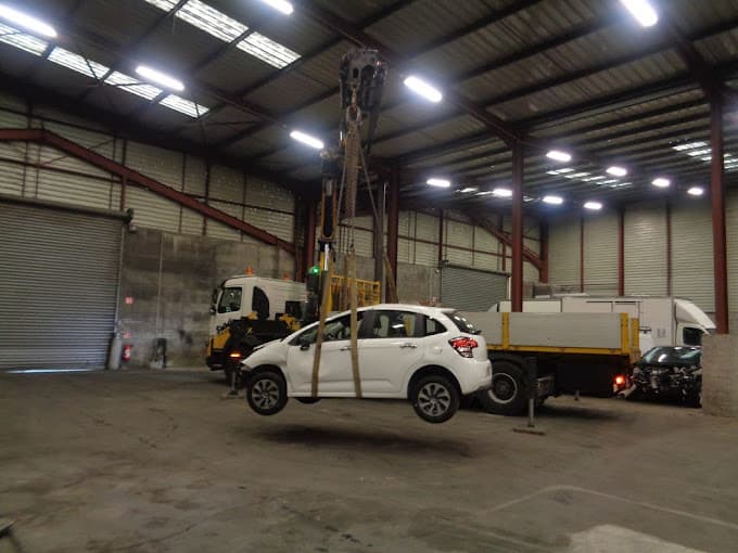 Vue extérieure du centre VHU agréé Autoloyd à SAINT MARTIN D'HERES (Isère)