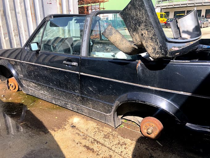 Parc de véhicules hors d'usage chez Centre Agréé VHU / Phénix FER et MÉTAUX, centre agréé à SAINT-MARTIN-DE-SEIGNANX