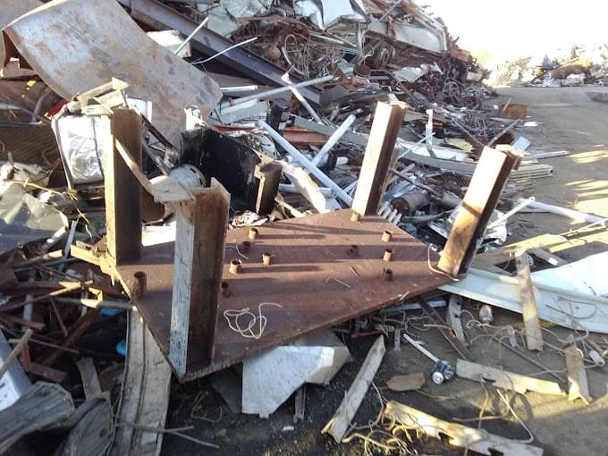 Vue extérieure du centre VHU agréé Adour Metal à DAX (Landes)