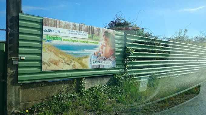 Parc de véhicules hors d'usage chez Adour Metal, centre agréé à DAX