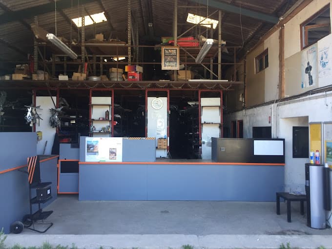 Vue extérieure du centre VHU agréé Laisne Casse Auto (La Zone Auto) à HORSARRIEU (Landes)