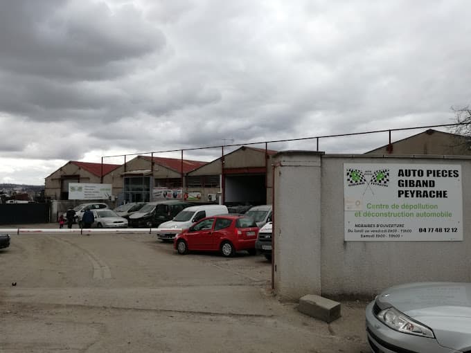 Parc de véhicules hors d'usage chez Auto pièces GIBAND PEYRACHE, centre agréé à SAINT-ETIENNE