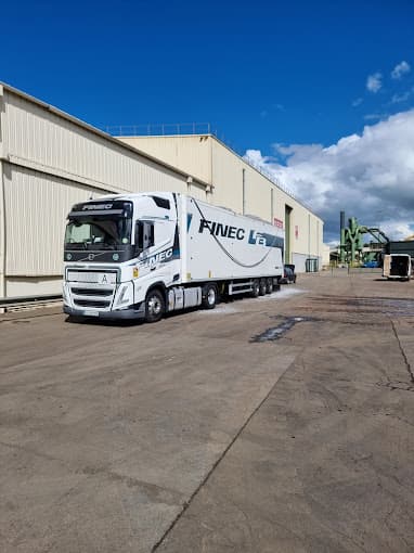 Vue extérieure du centre VHU agréé REVIVAL - Derichebourg Environnement à CASTINE-EN-PLAINE (Loire)