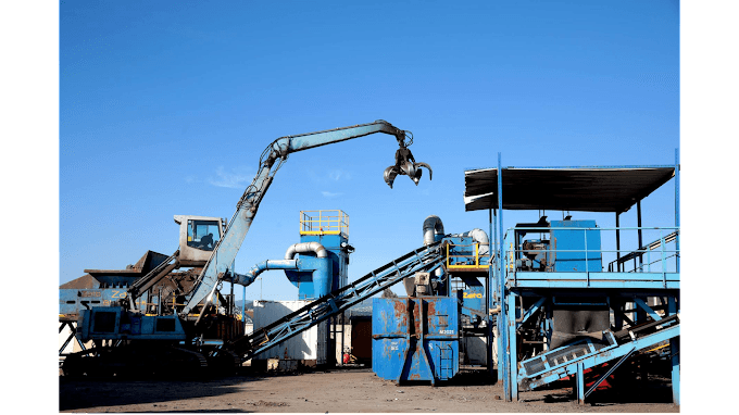 Parc de véhicules hors d'usage chez Méli Pièces Auto, centre agréé à SAINT-ROMAIN-LE-PUY
