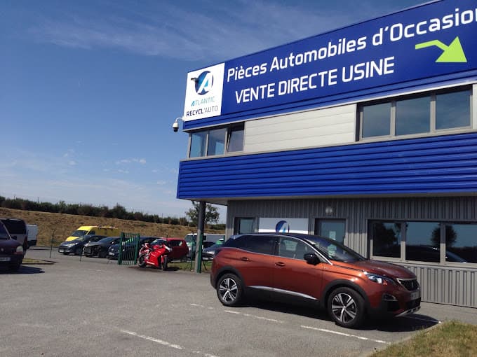Parc de véhicules hors d'usage chez Atlantic Recycl Auto, centre agréé à SAINT-NICOLAS-DE-REDON