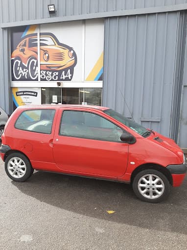 Parc de véhicules hors d'usage chez Car Casse 44, centre agréé à SAINT-NAZAIRE